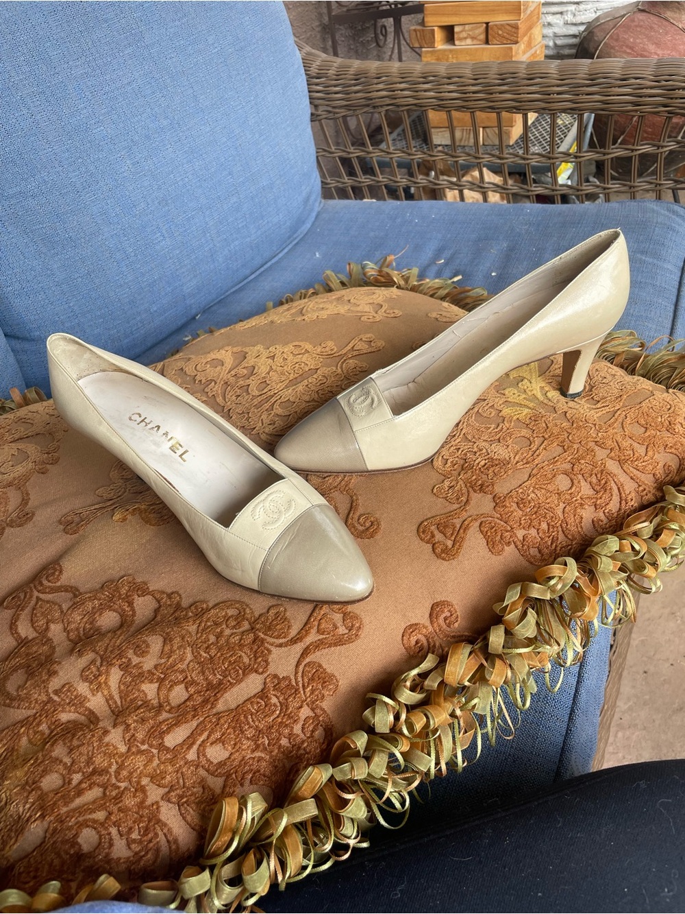 CHANEL Cream Leather Pointed Toe Kitten Heels